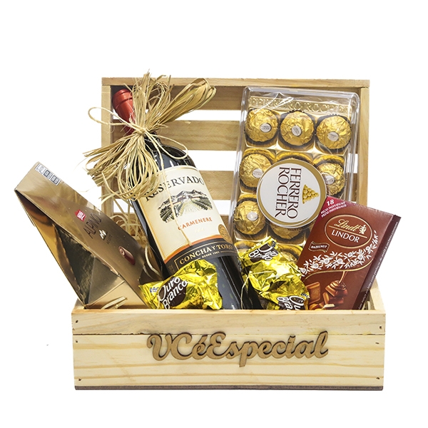 Cesta vinho com chocolates