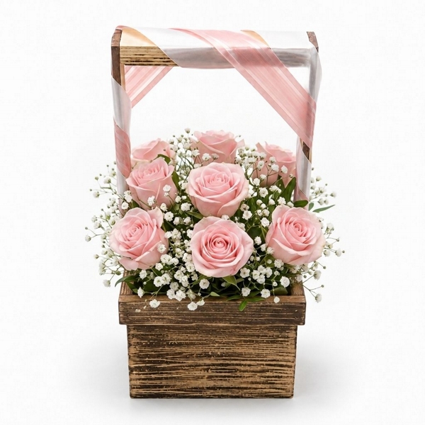 Arranjo com 10 Rosas Cor de Rosa na Cestinha