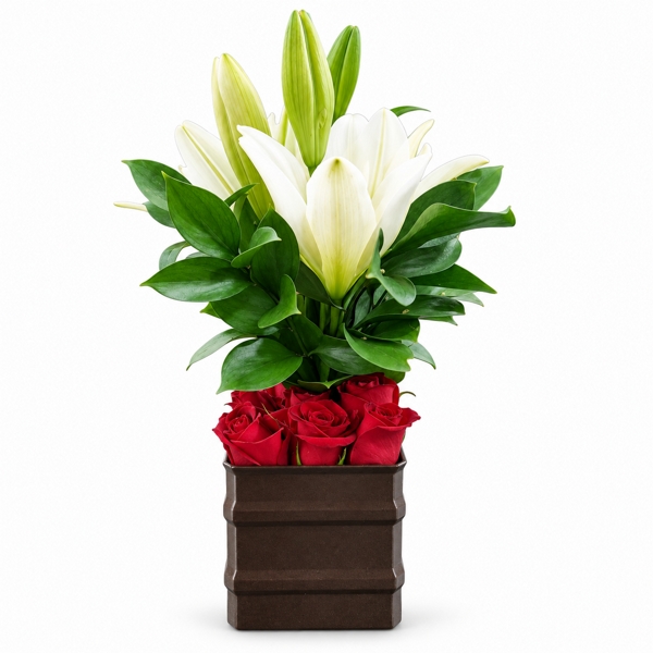 Topiara de Lírios Brancos e Rosas